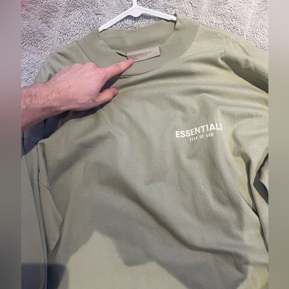 Essentials Long sleeve shirt size Large